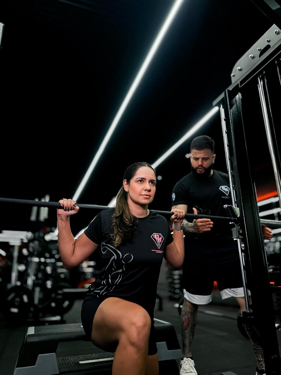 Gustavo Henrique acompanhando aluna